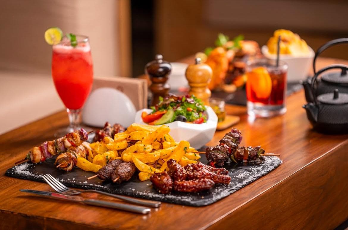 Karel T-Lounge Food