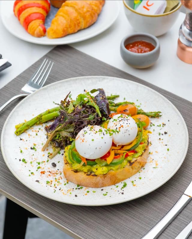 Avocado & Pepper toast