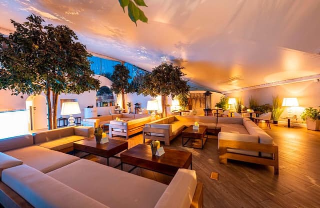 Karel T-Lounge Interior