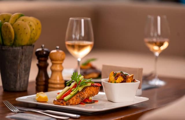 Karel T-Lounge Food 2