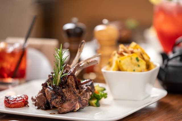 Karel T-Lounge Food 3